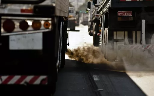 Imagem de caminhões